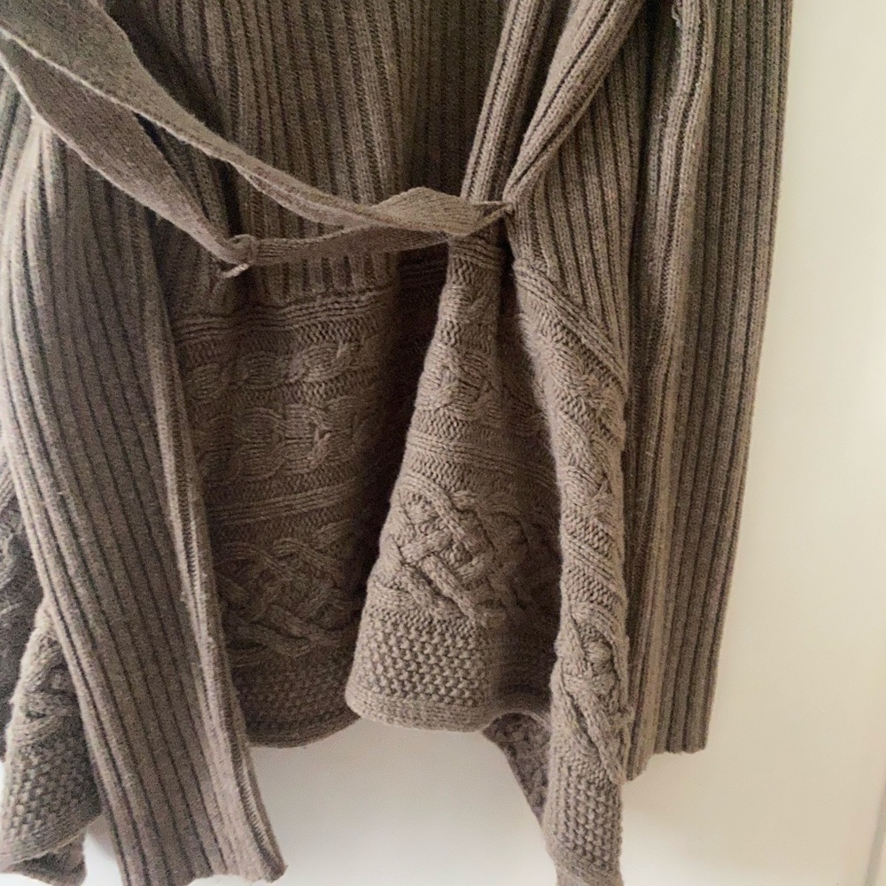 BCBG chunky belted sweater size M - Picture 5 of 7